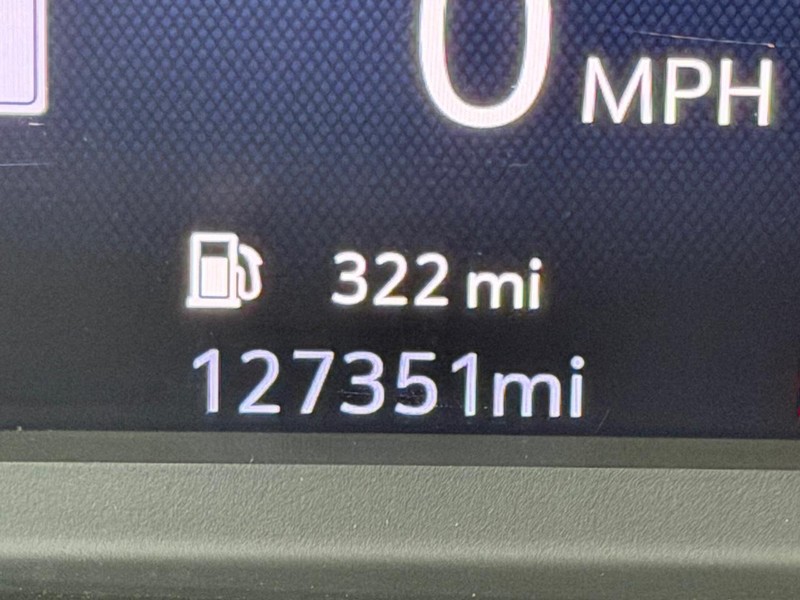 Chevrolet Silverado 1500 Vehicle Full-screen Gallery Image 21