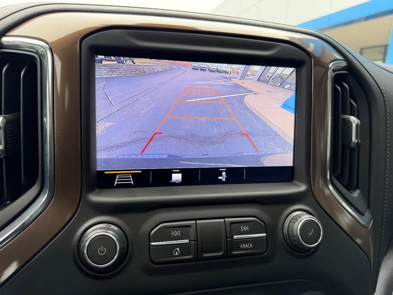 Chevrolet Silverado 1500 Vehicle Full-screen Gallery Image 22