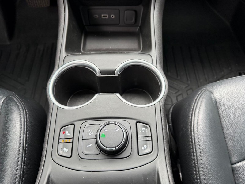 GMC Terrain Vehicle Full-screen Gallery Image 16