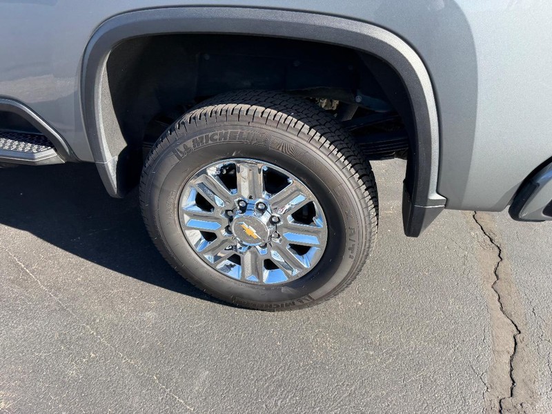 Chevrolet Silverado 3500HD Vehicle Full-screen Gallery Image 08