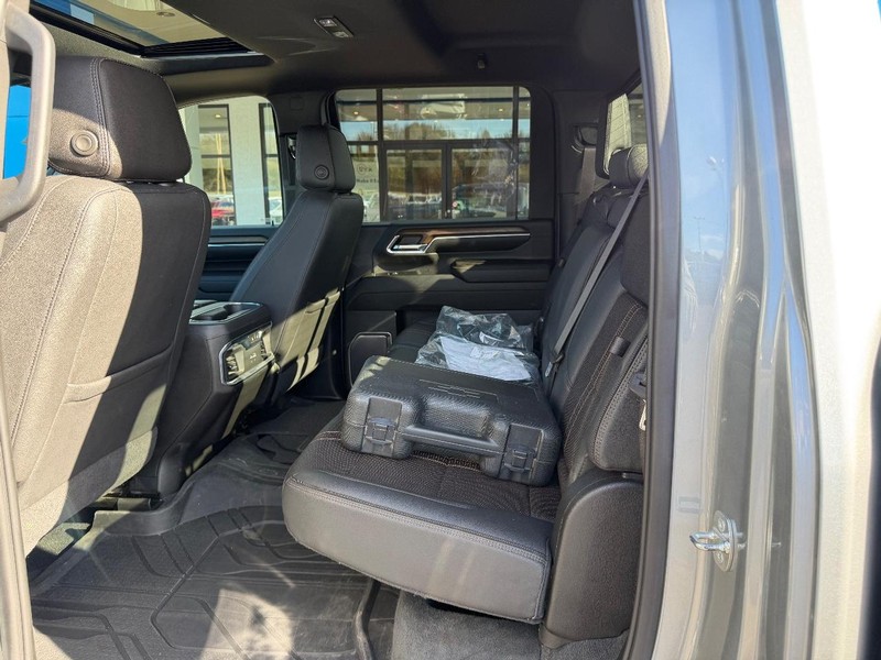 Chevrolet Silverado 3500HD Vehicle Full-screen Gallery Image 09