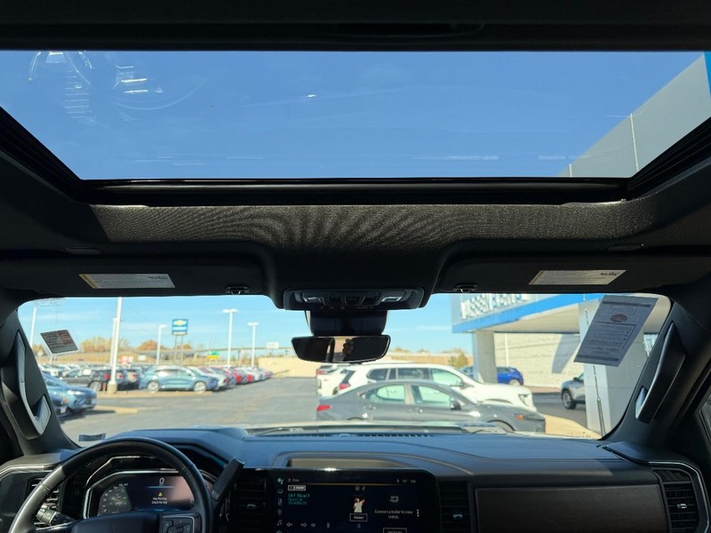 Chevrolet Silverado 3500HD Vehicle Full-screen Gallery Image 10