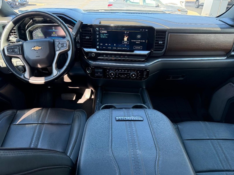 Chevrolet Silverado 3500HD Vehicle Full-screen Gallery Image 11