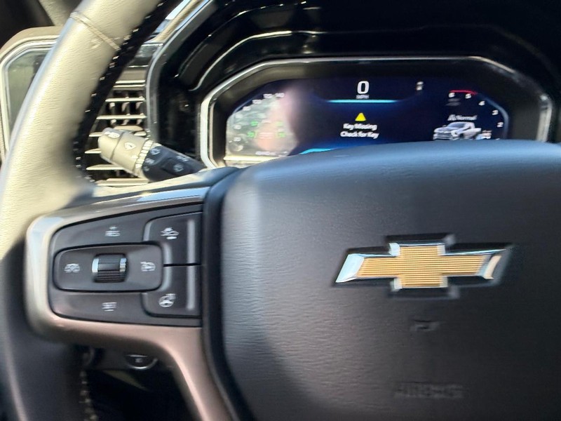 Chevrolet Silverado 3500HD Vehicle Full-screen Gallery Image 13