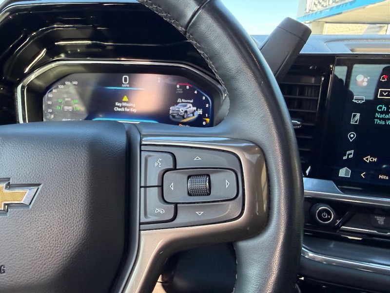 Chevrolet Silverado 3500HD Vehicle Full-screen Gallery Image 14