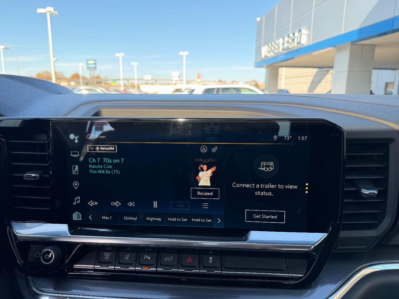 Chevrolet Silverado 3500HD Vehicle Full-screen Gallery Image 15