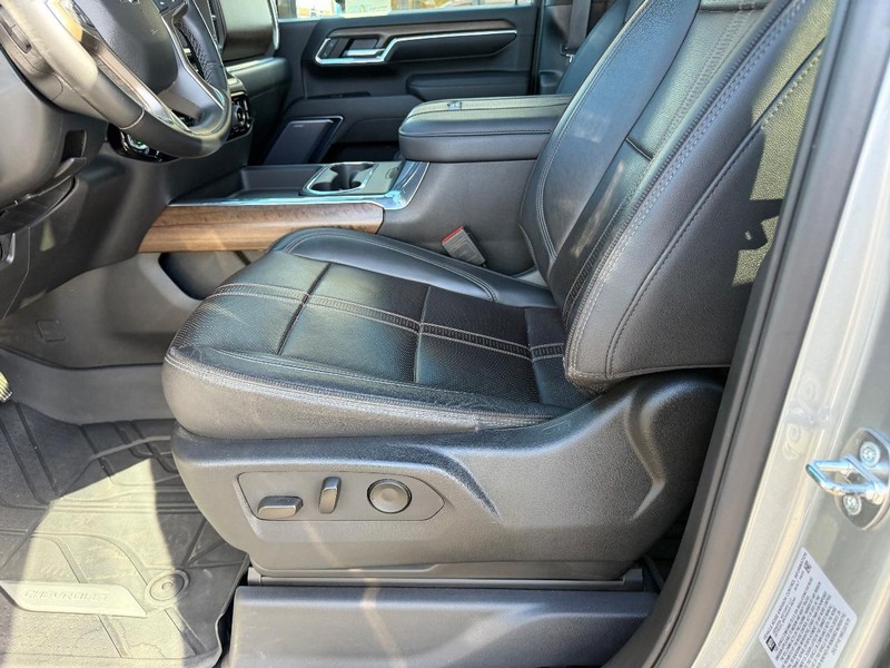 Chevrolet Silverado 3500HD Vehicle Full-screen Gallery Image 20