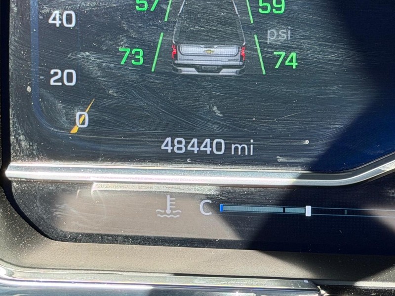 Chevrolet Silverado 3500HD Vehicle Full-screen Gallery Image 21