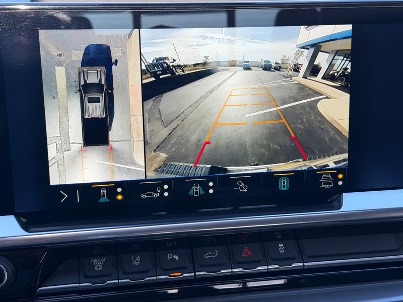 Chevrolet Silverado 3500HD Vehicle Full-screen Gallery Image 22