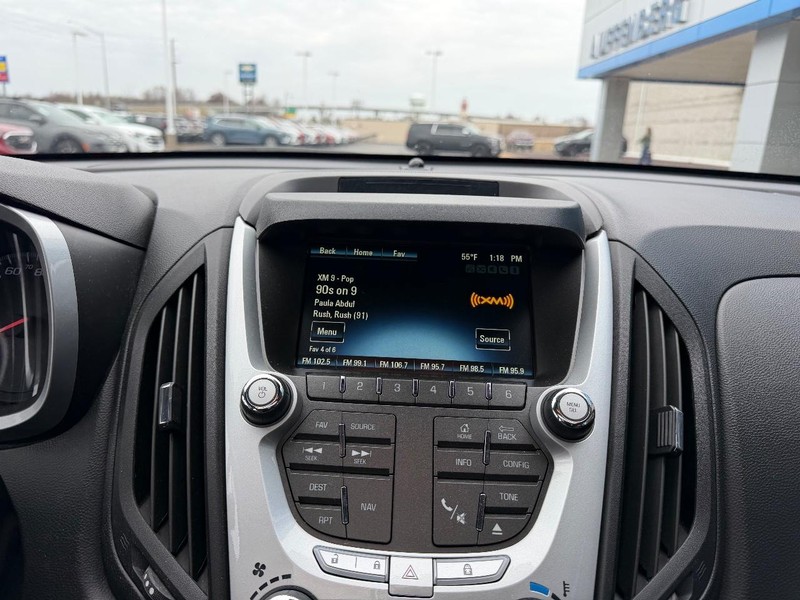 Chevrolet Equinox Vehicle Full-screen Gallery Image 16