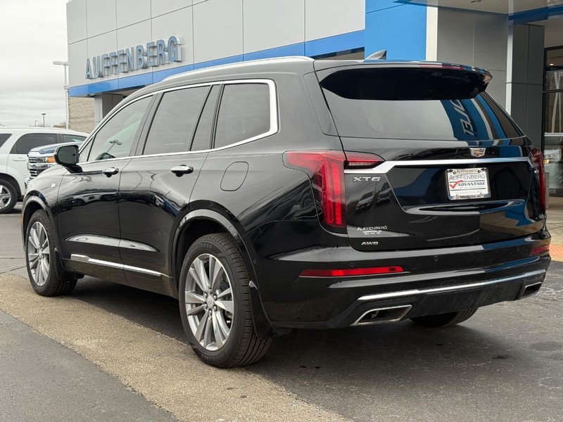 Cadillac XT6 Vehicle Full-screen Gallery Image 03