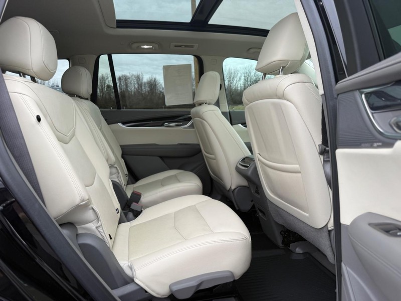 Cadillac XT6 Vehicle Full-screen Gallery Image 11