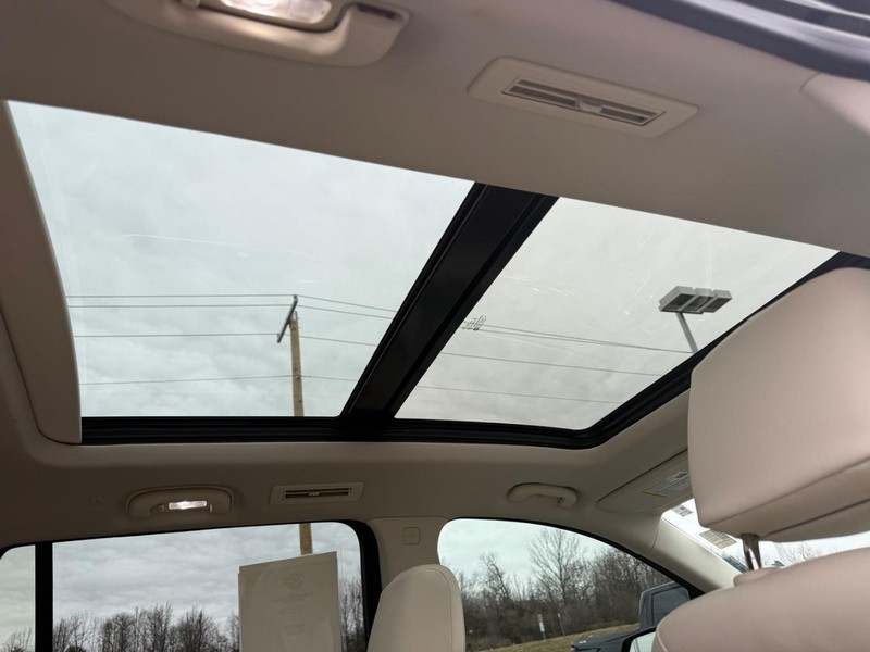 Cadillac XT6 Vehicle Full-screen Gallery Image 12