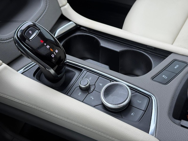 Cadillac XT6 Vehicle Full-screen Gallery Image 22