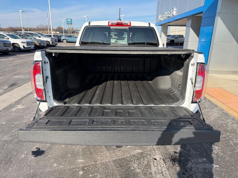 GMC Canyon Vehicle Full-screen Gallery Image 07