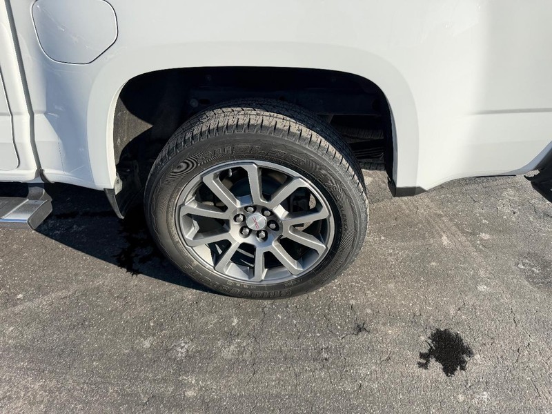 GMC Canyon Vehicle Full-screen Gallery Image 08