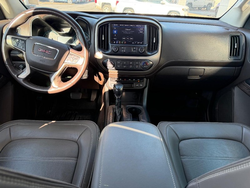 GMC Canyon Vehicle Full-screen Gallery Image 10