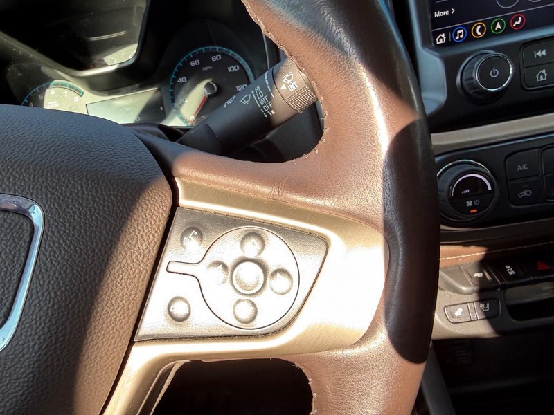 GMC Canyon Vehicle Full-screen Gallery Image 13