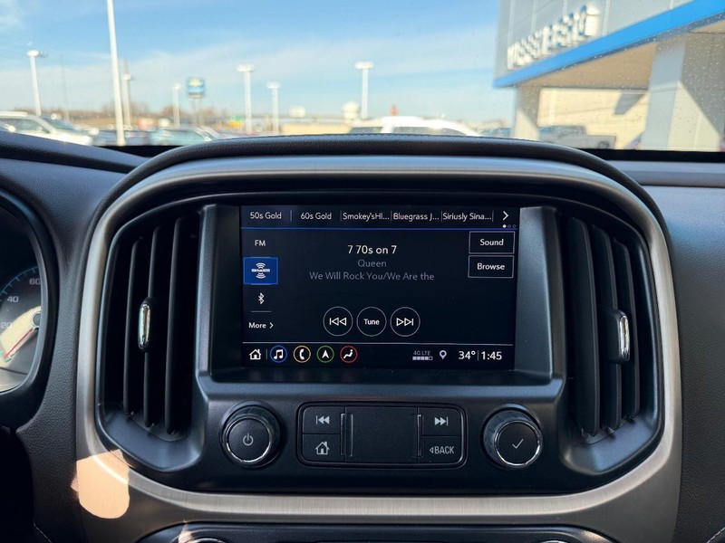 GMC Canyon Vehicle Full-screen Gallery Image 14