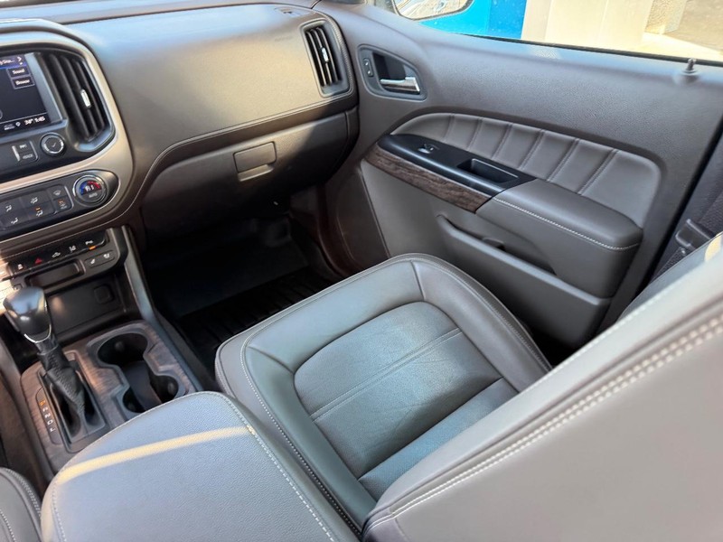 GMC Canyon Vehicle Full-screen Gallery Image 17