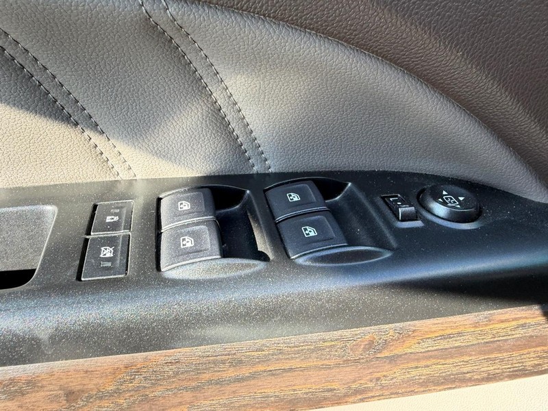 GMC Canyon Vehicle Full-screen Gallery Image 18