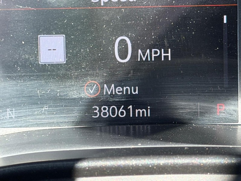 GMC Canyon Vehicle Full-screen Gallery Image 20