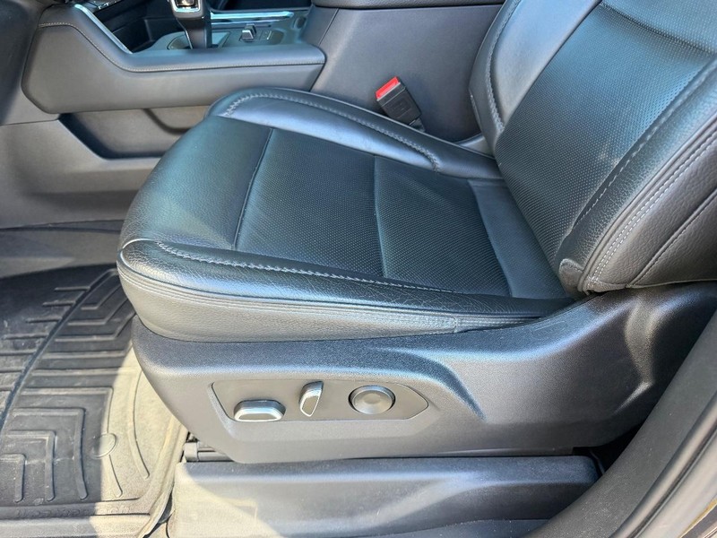 GMC Sierra 1500 Vehicle Full-screen Gallery Image 21