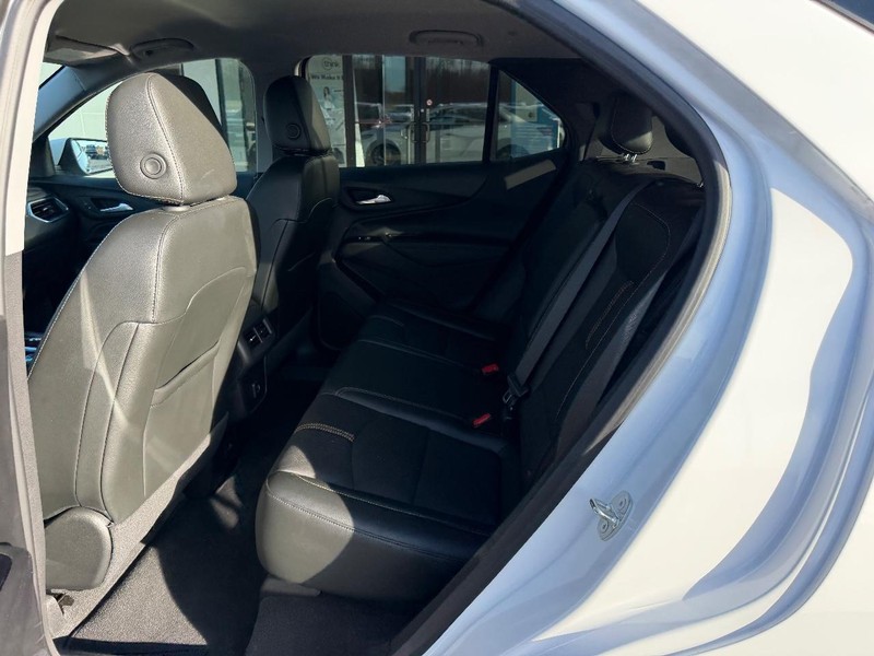 Chevrolet Equinox Vehicle Full-screen Gallery Image 10