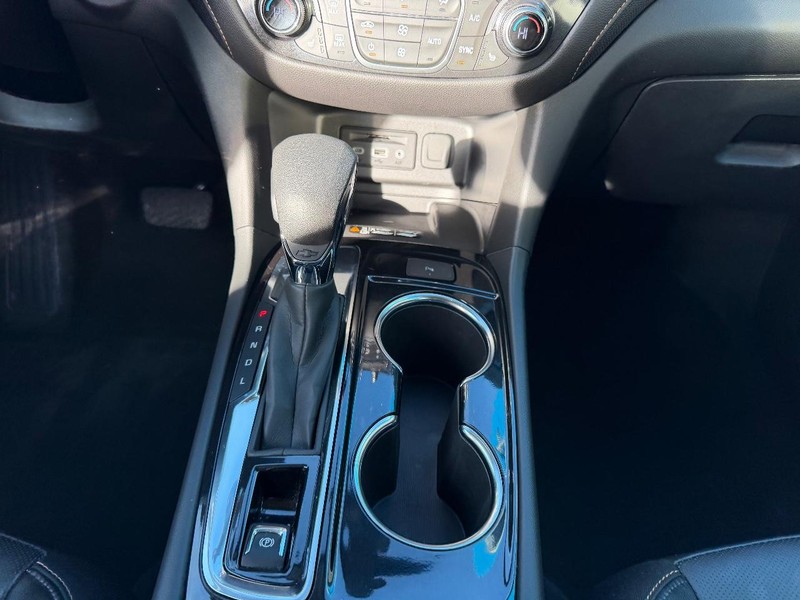 Chevrolet Equinox Vehicle Full-screen Gallery Image 17