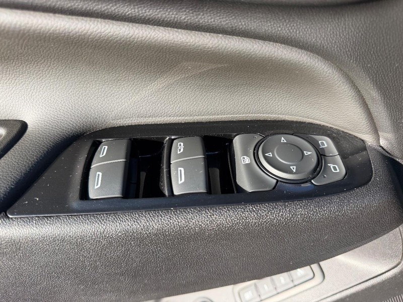 Chevrolet Equinox Vehicle Full-screen Gallery Image 19