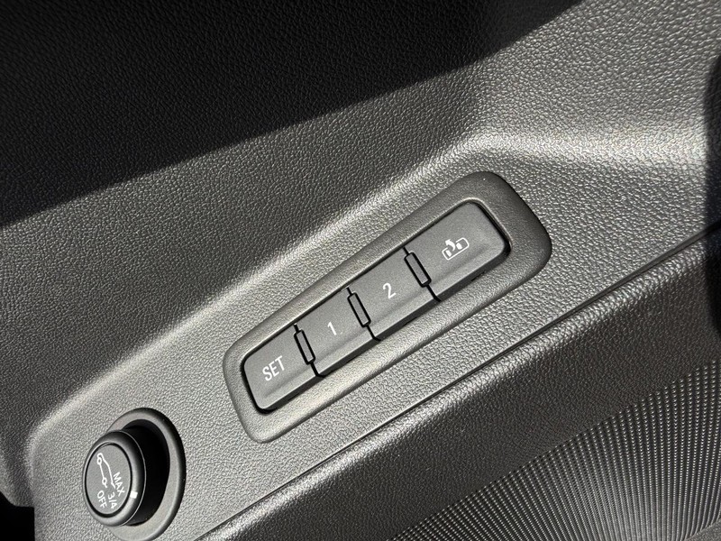 Chevrolet Equinox Vehicle Full-screen Gallery Image 20