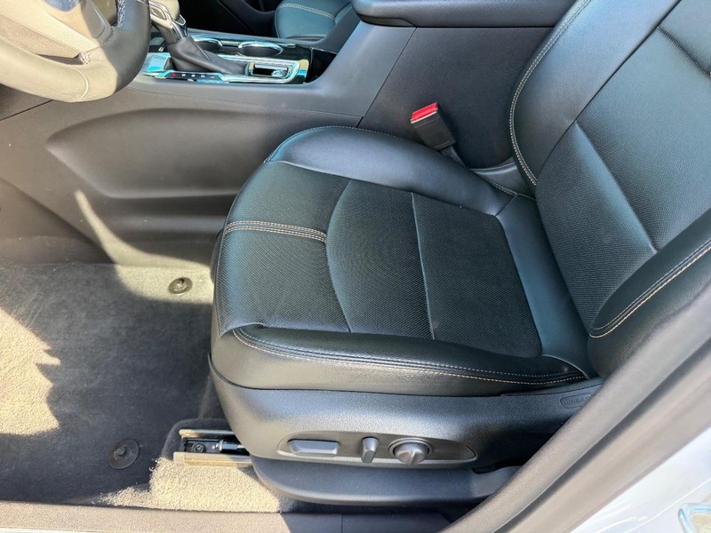 Chevrolet Equinox Vehicle Full-screen Gallery Image 21