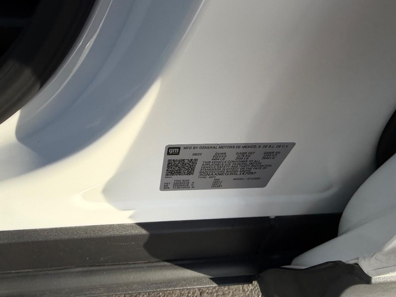 Chevrolet Equinox Vehicle Full-screen Gallery Image 24