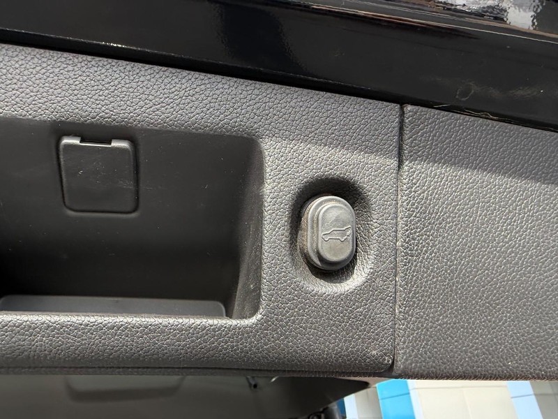 Chevrolet Tahoe Vehicle Full-screen Gallery Image 08