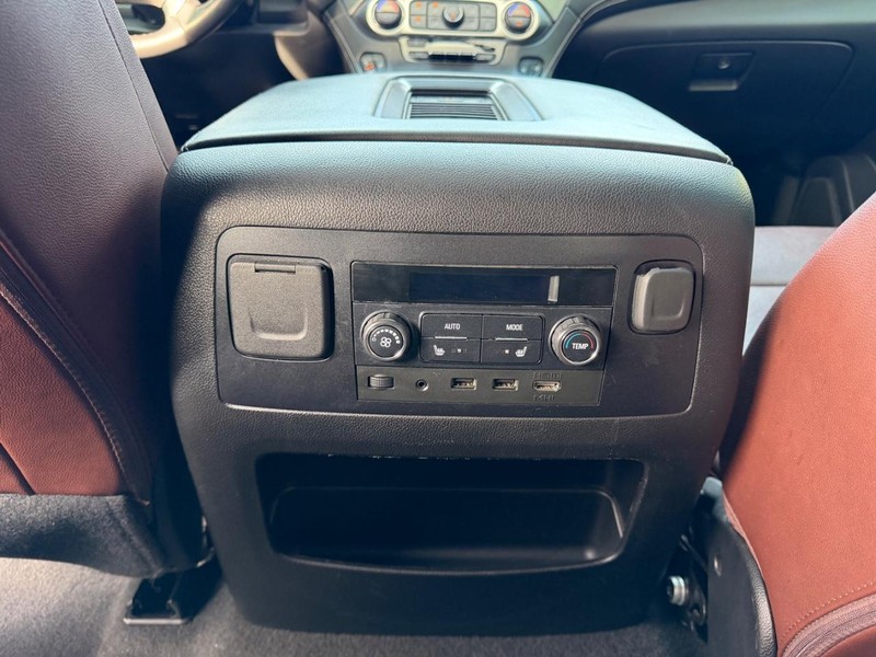 Chevrolet Tahoe Vehicle Full-screen Gallery Image 13