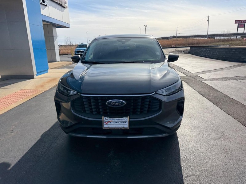 Ford Escape Vehicle Full-screen Gallery Image 03