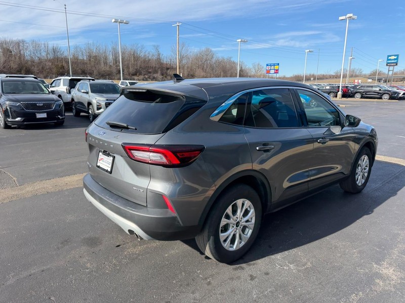 Ford Escape Vehicle Full-screen Gallery Image 05