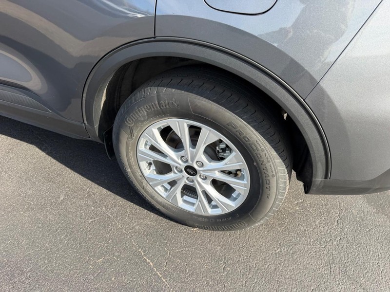 Ford Escape Vehicle Full-screen Gallery Image 09