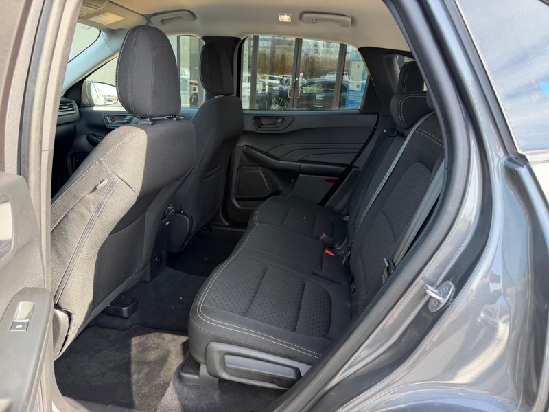 Ford Escape Vehicle Full-screen Gallery Image 10