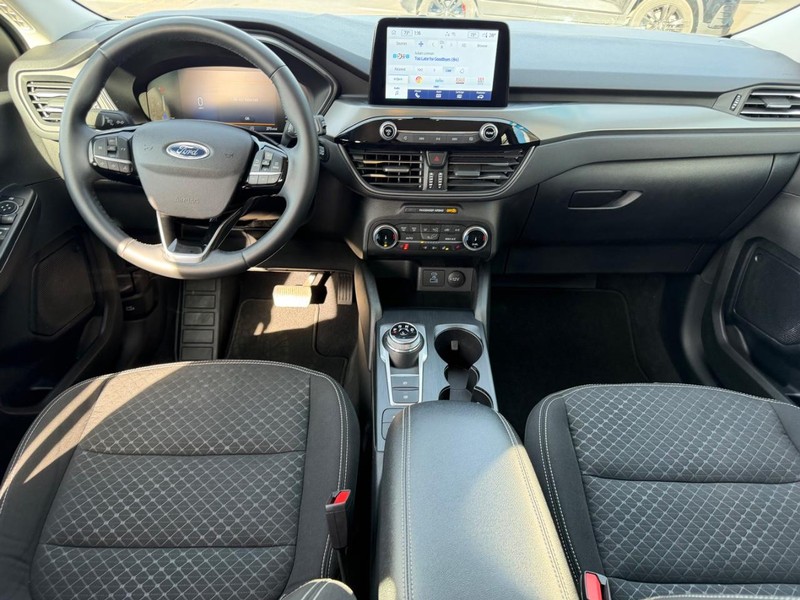 Ford Escape Vehicle Full-screen Gallery Image 11