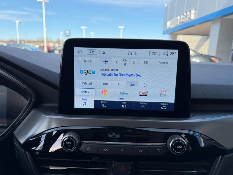 Ford Escape Vehicle Full-screen Gallery Image 15