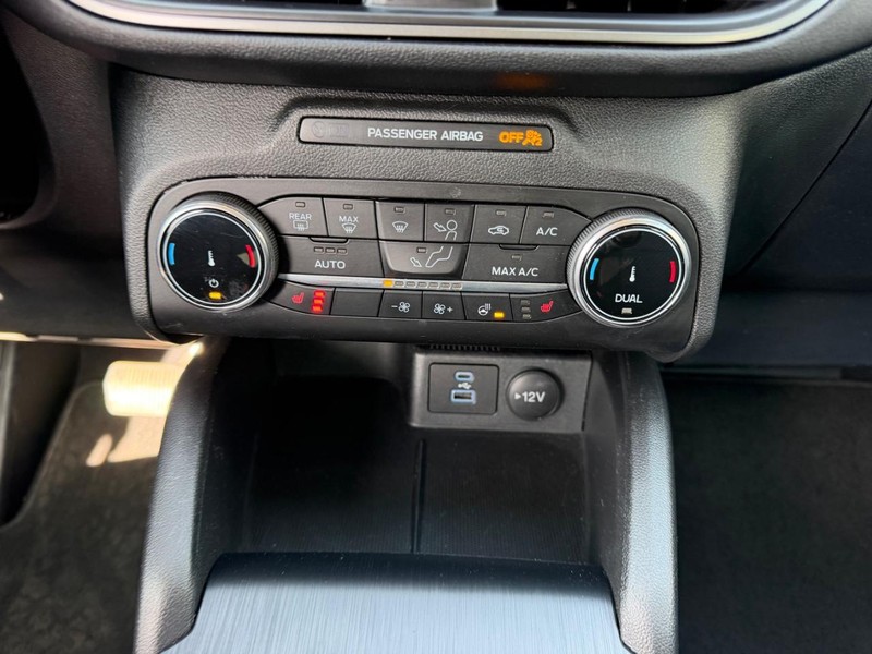 Ford Escape Vehicle Full-screen Gallery Image 16