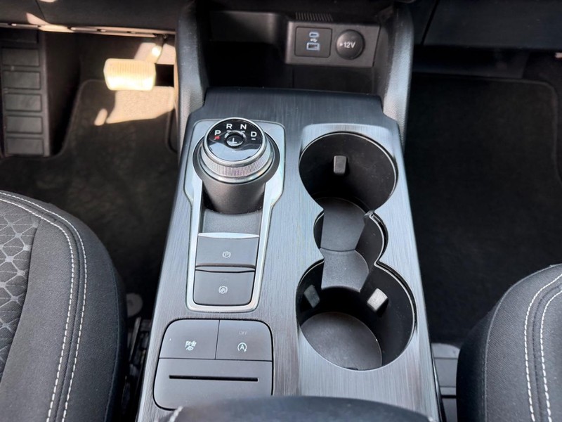 Ford Escape Vehicle Full-screen Gallery Image 17