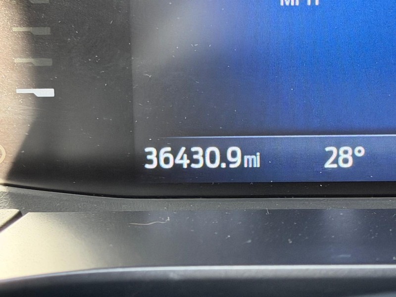 Ford Escape Vehicle Full-screen Gallery Image 21