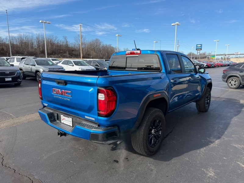 GMC Canyon Vehicle Full-screen Gallery Image 05