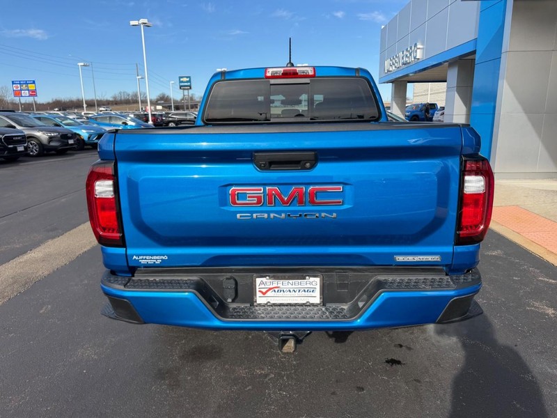 GMC Canyon Vehicle Full-screen Gallery Image 06