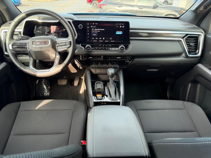 GMC Canyon Vehicle Full-screen Gallery Image 10