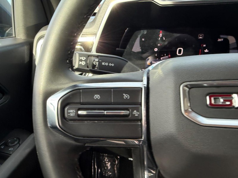 GMC Canyon Vehicle Full-screen Gallery Image 12