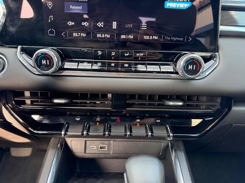 GMC Canyon Vehicle Full-screen Gallery Image 15