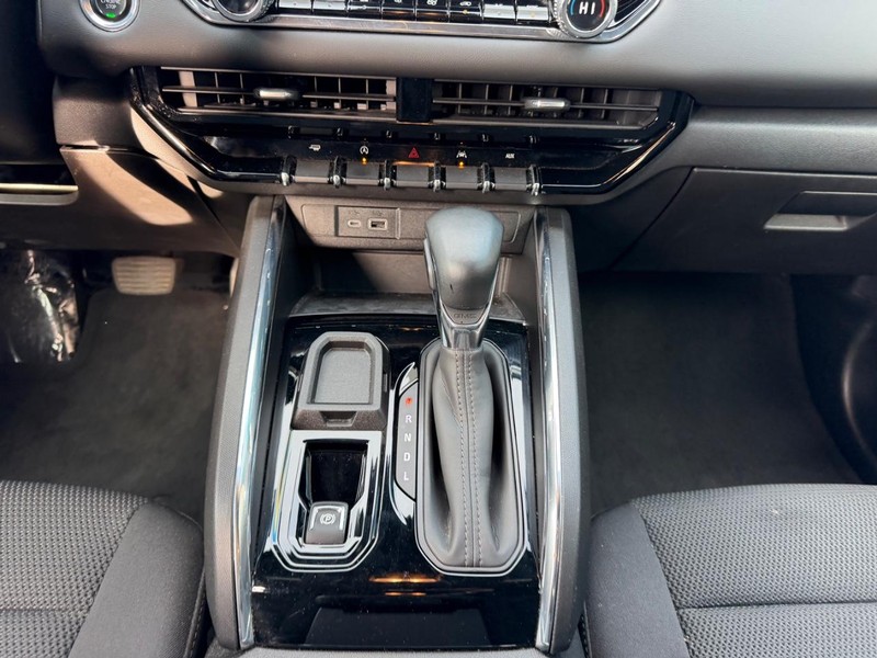 GMC Canyon Vehicle Full-screen Gallery Image 16